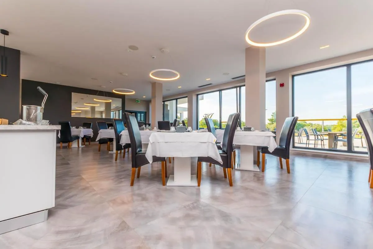 Hotel Delfin Lanterna Tar-Vabriga 4*,  Croatia